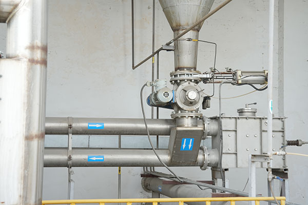 Bể chứa nguyên liệu thô